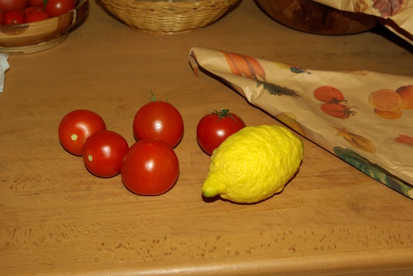 Tomaten und Zitrone